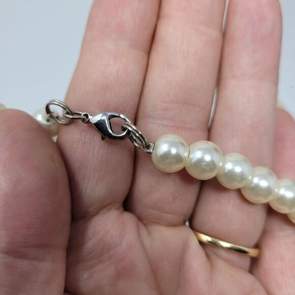 Princess Choker Necklace 17.5" Graduated Faux Pearl Classic Layering Piece - Picture 5 of 9